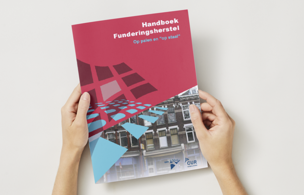 Een exemplaar van het Handboek Funderingsherstel